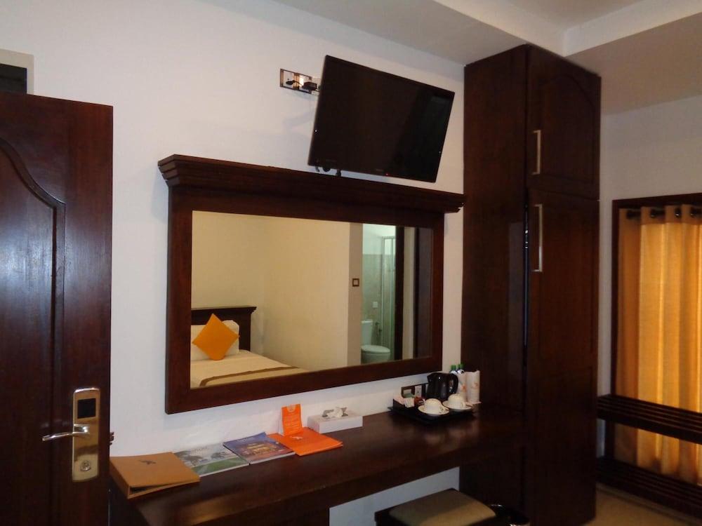 Rajarata Hotel Anuradhapura Exterior photo
