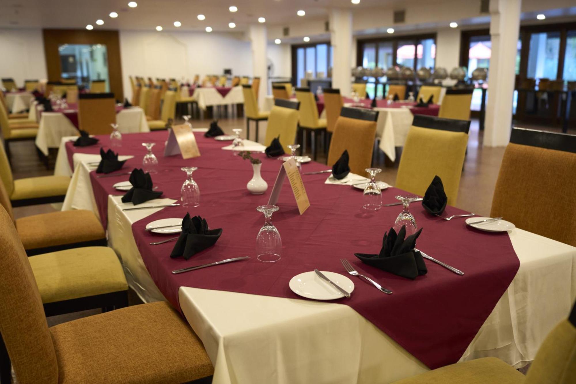 Rajarata Hotel Anuradhapura Exterior photo