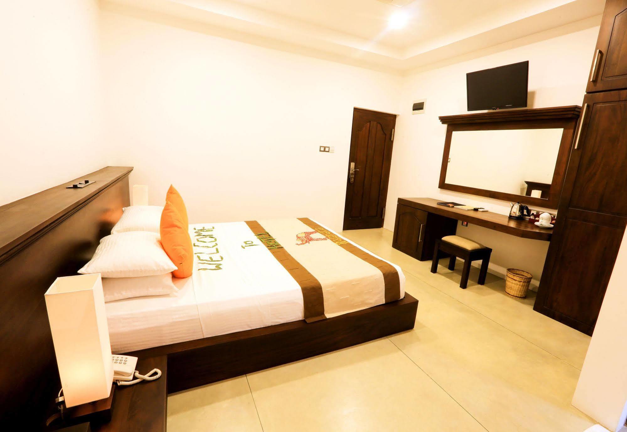 Rajarata Hotel Anuradhapura Exterior photo