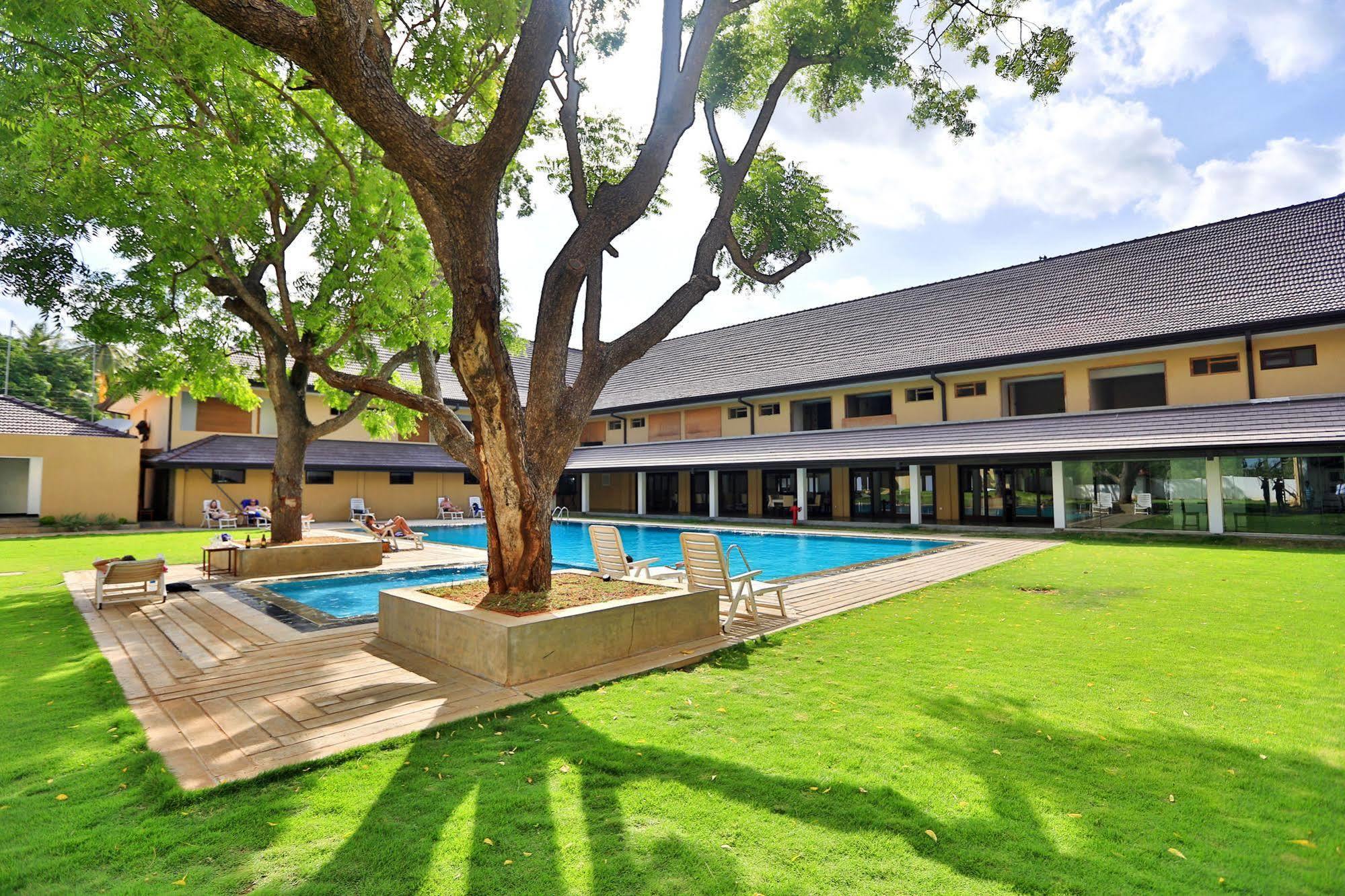 Rajarata Hotel Anuradhapura Exterior photo